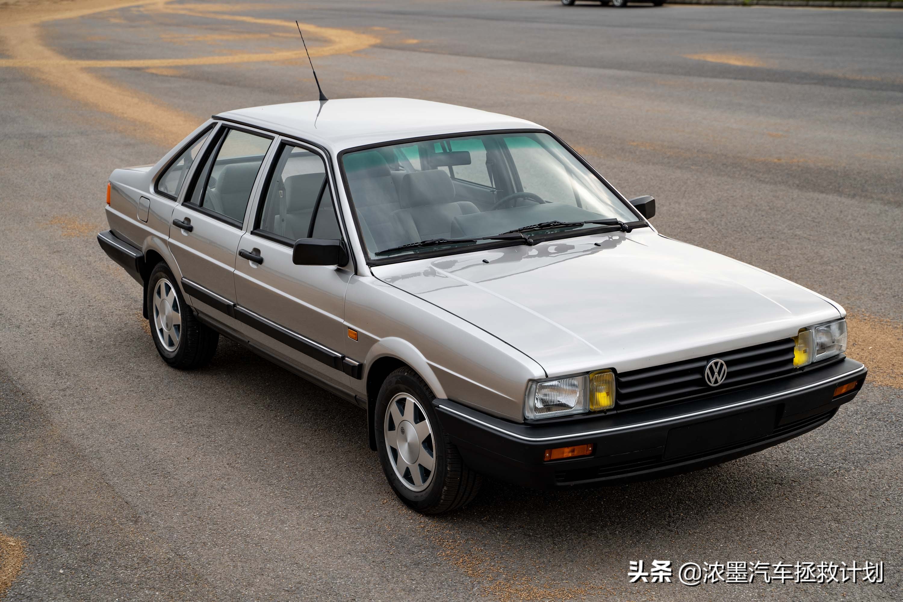 「妙手生花」重建一台战损级桑塔纳，带给它历经千般后的华丽重生