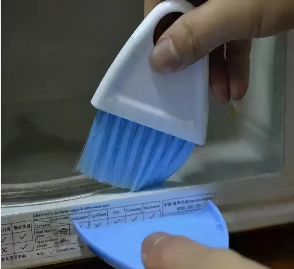 格兰仕微波炉顶部网格内如何清理,清理微波炉内污渍最好的方法