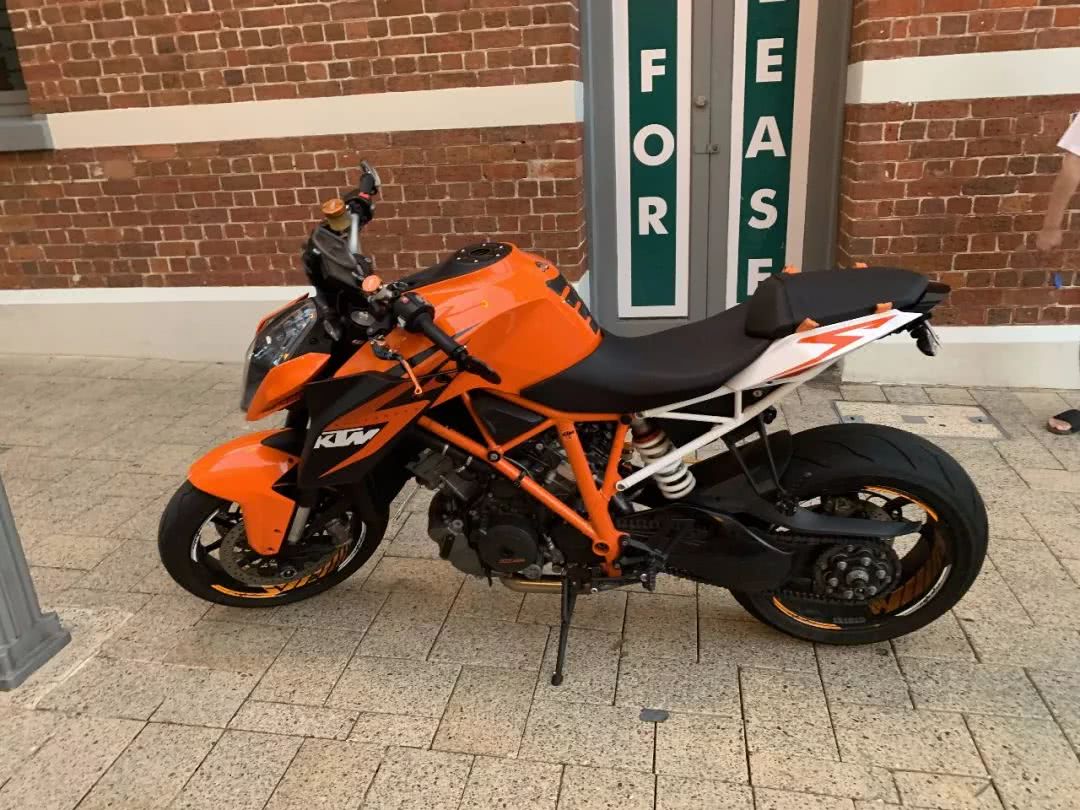 这地方是男人天堂,我们的大宝马也怕了