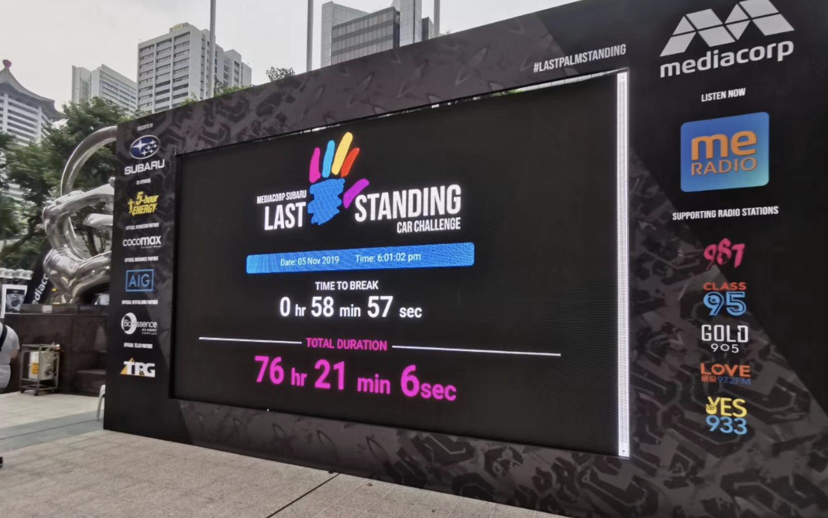 这个人把手摸在车上超过3天3夜赢了一辆车你觉得你行不？