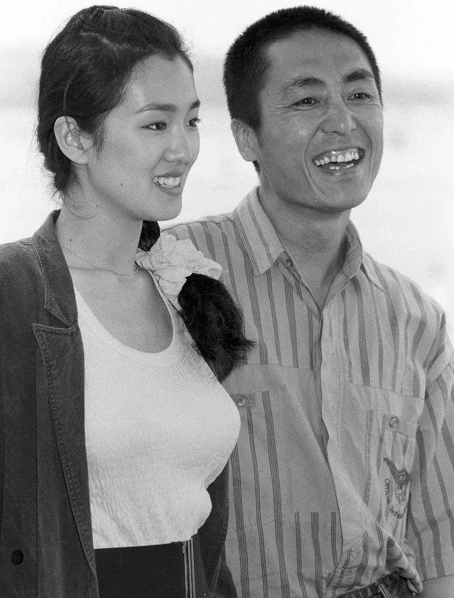 陈婷比张艺谋小多少岁,陈婷多少岁给张艺谋生孩子