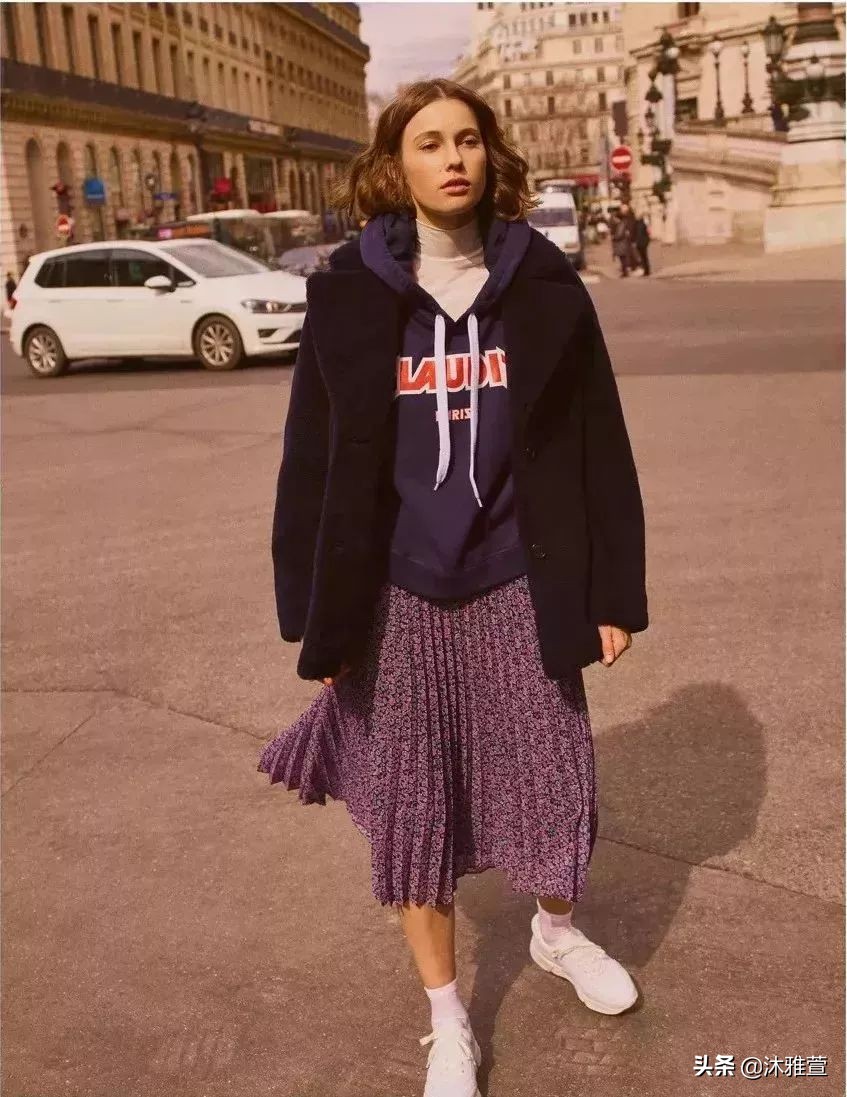 卫衣的n种穿法你学会了吗,卫衣的4个搭配方法太时髦了