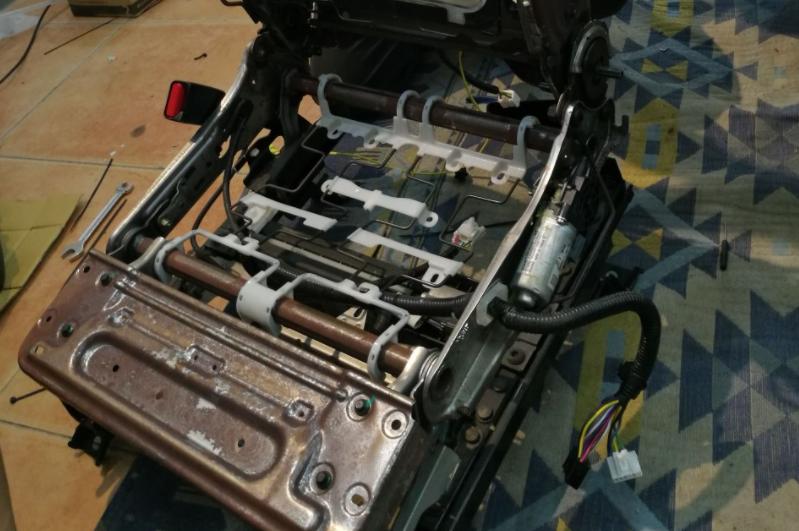 rav4荣放生锈问题,2022款丰田荣放rav4风尚plus门生锈吗