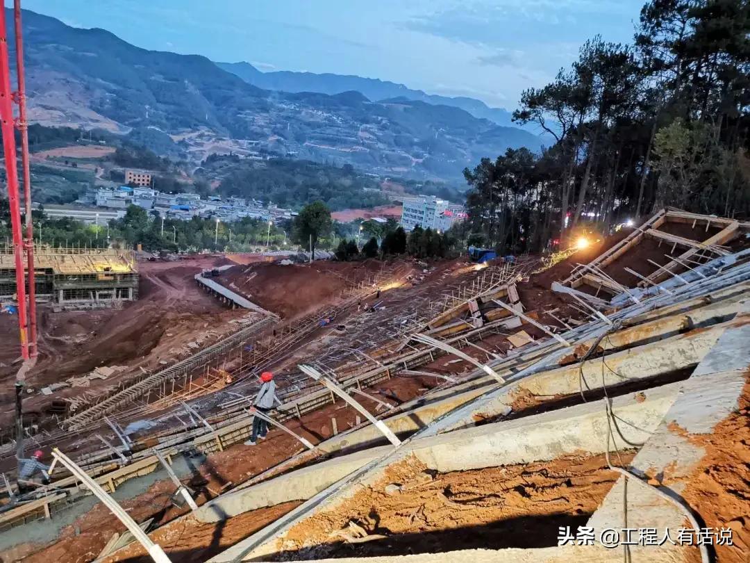 设计边坡超过150米高度,垂直多少米的高边坡属于危大工程