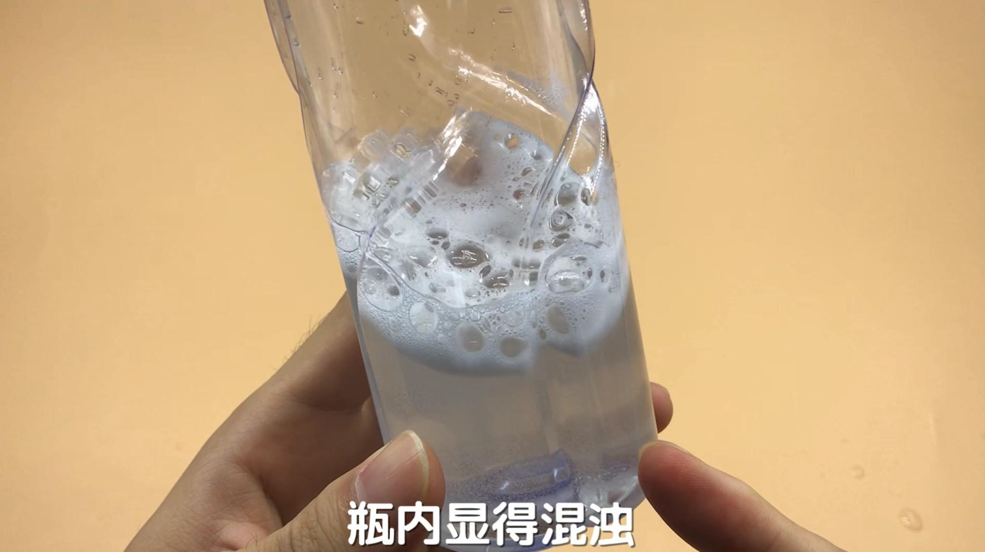 判断真假蜂蜜加水一晃便知,只需一滴油轻松辨别白酒真假