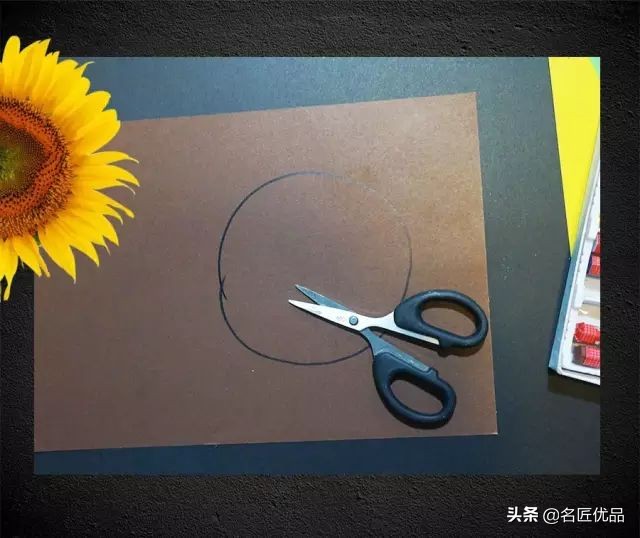 幼儿园向日葵绘本手工制作简单的,向日葵手工diy图片大全大图