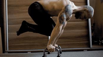 还在花冤枉钱去健身房？国产神奇魔力板，在家也能练出“大胸器”