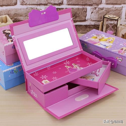 不同年代的文具盒,不同年代的文具盒里面的文具