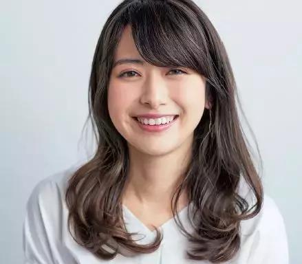 剪了个新刘海后，美颜滤镜我都删了