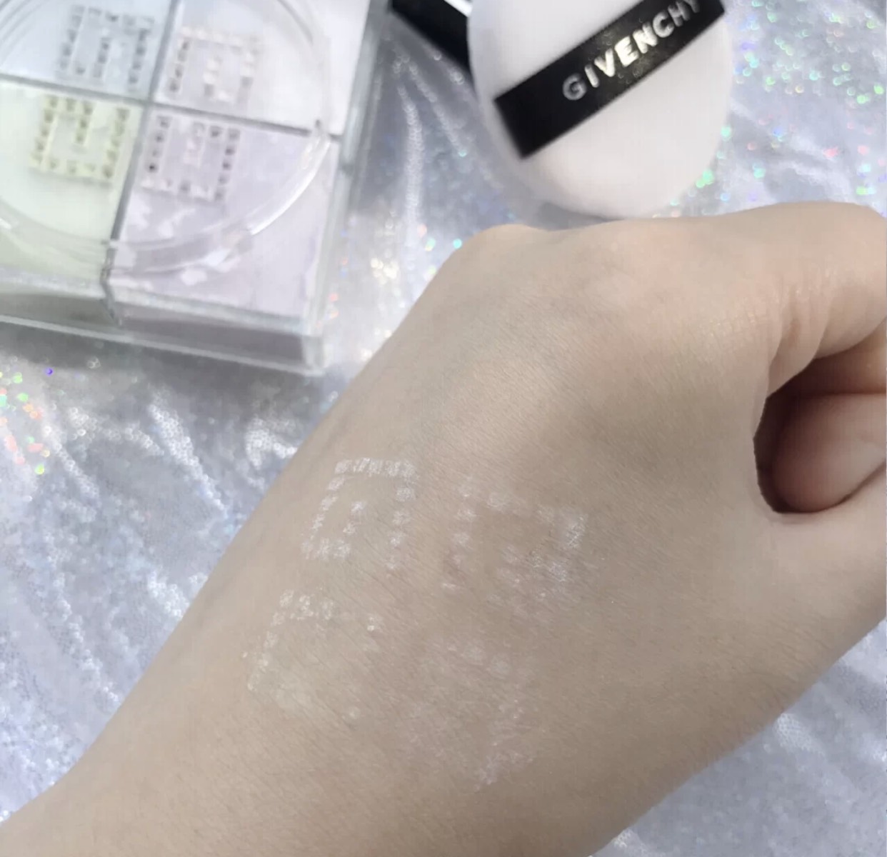 花西子散粉比香奈儿贵,花西子散粉和纪梵希散粉哪个好用