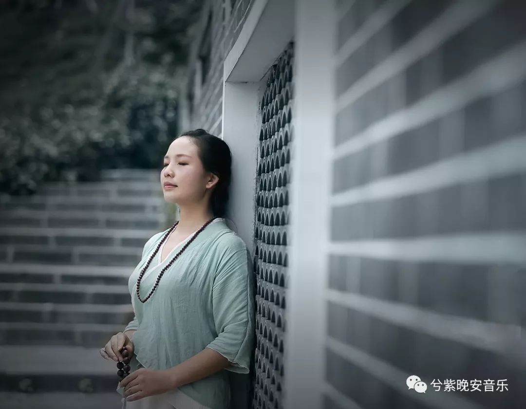 人一晃就老别自寻烦恼图片,人这一辈子一晃就老了别自寻烦恼