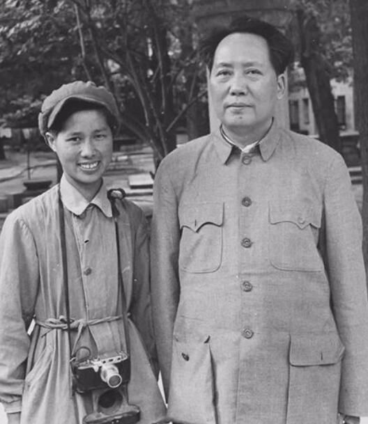 车牌号小细节泪目，穿越70年，来看开国大典背后的故事