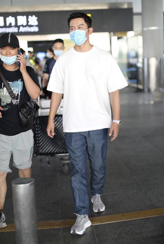 大黑牛李晨气场全开,大黑牛李晨穿衣打扮