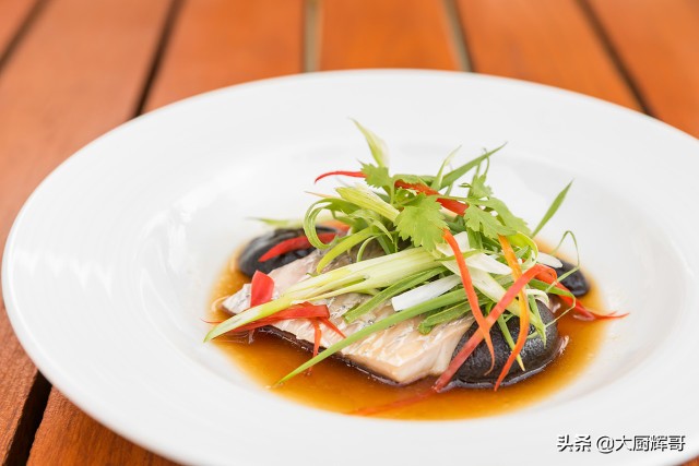 清蒸鱼正宗做法视频教程,清蒸鱼正确的做法窍门