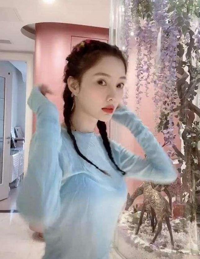 李小璐嘻哈麻花辫,李小璐泫雅风