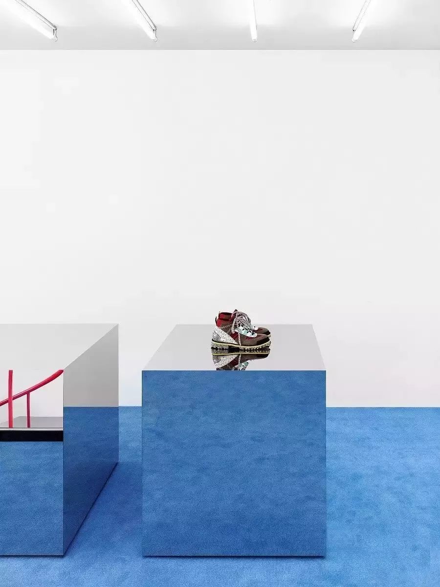 全球仅50多家店、年销售2亿欧元的Acne，门头竟然无LOGO？