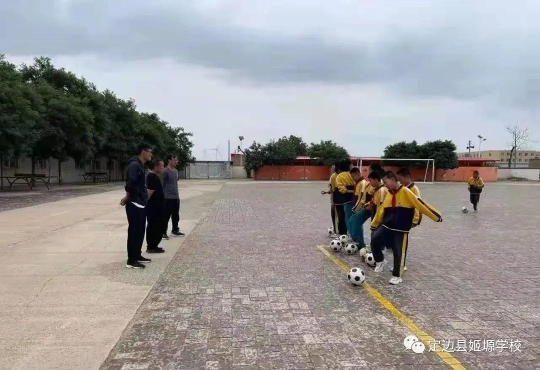 砥砺奋进谱华章不忘初心,砥砺初心奋勇前行谱新篇