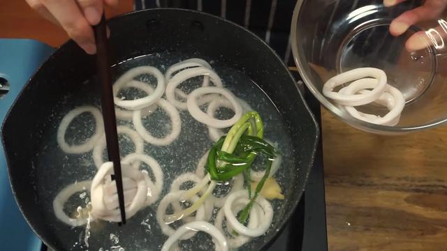 酥到掉渣粤语,酥炸鱿鱼圈炸几分钟