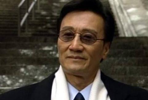 84岁谢贤穿皮衣状态好,80岁的谢贤依然帅气迷人