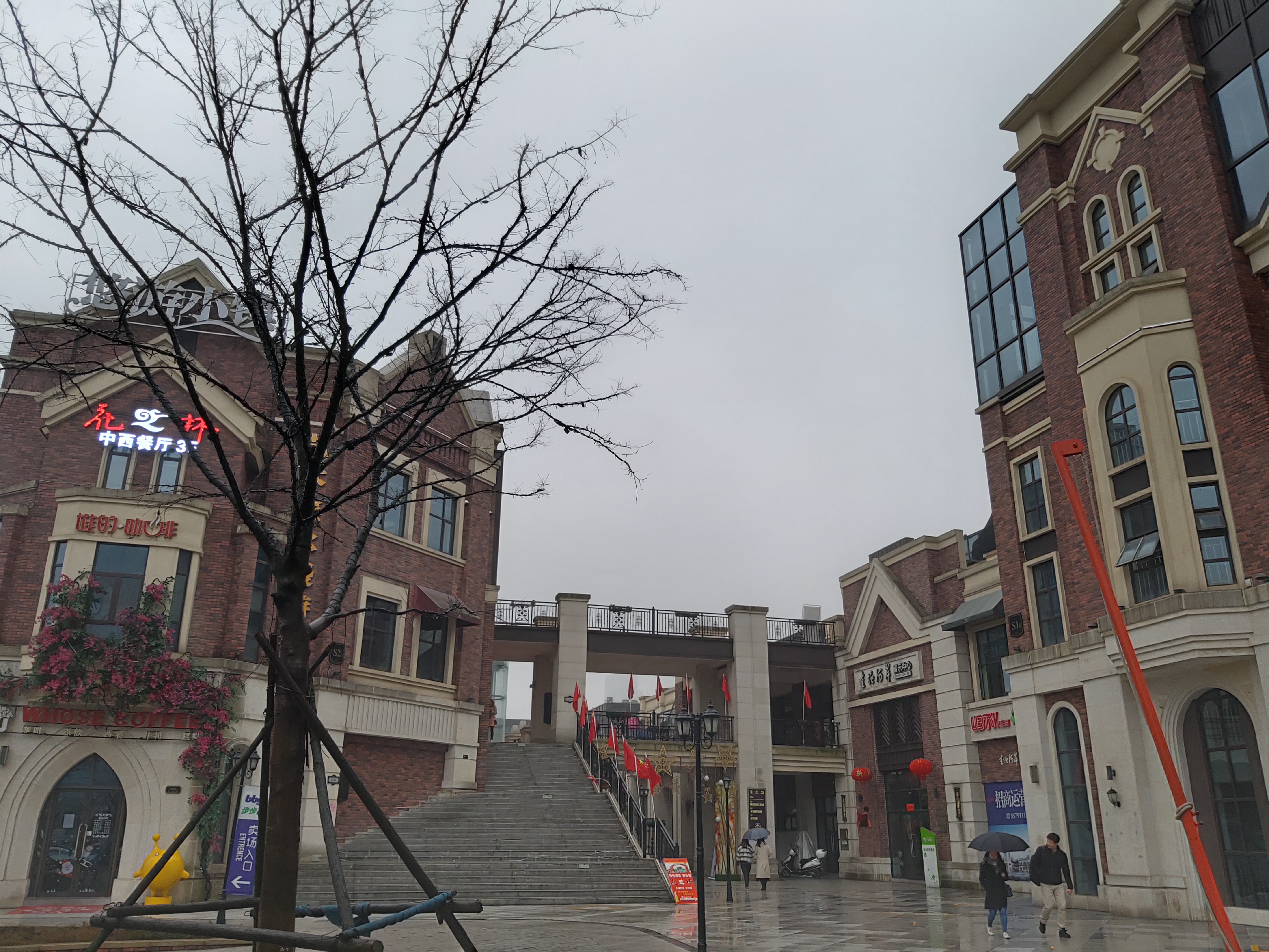 三星挖孔屏新专利曝光,三星挖孔屏测评