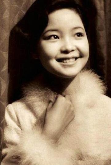 邓丽君一人一首成名,邓丽君年轻时唱歌