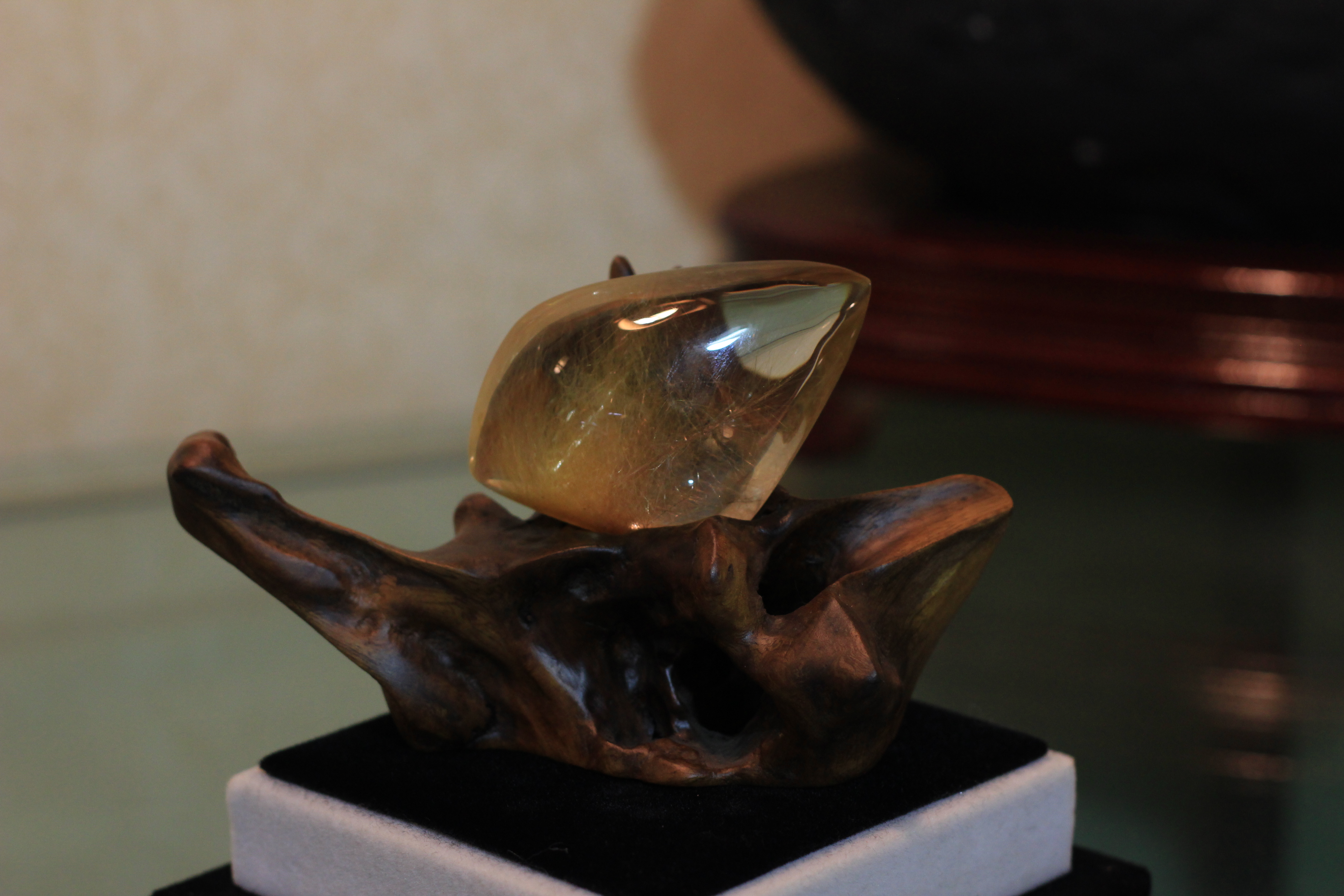 戴什么水晶对皮肤好,水晶适合什么季节戴