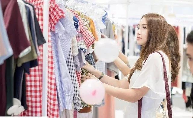 泰国便宜小众潮牌衣服,最近很火的泰国潮牌衣服