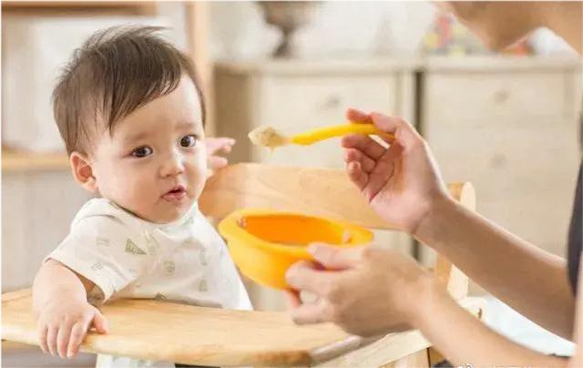 两岁孩子天天看电视还不会说话,孩子两岁不会说话是什么原因呢