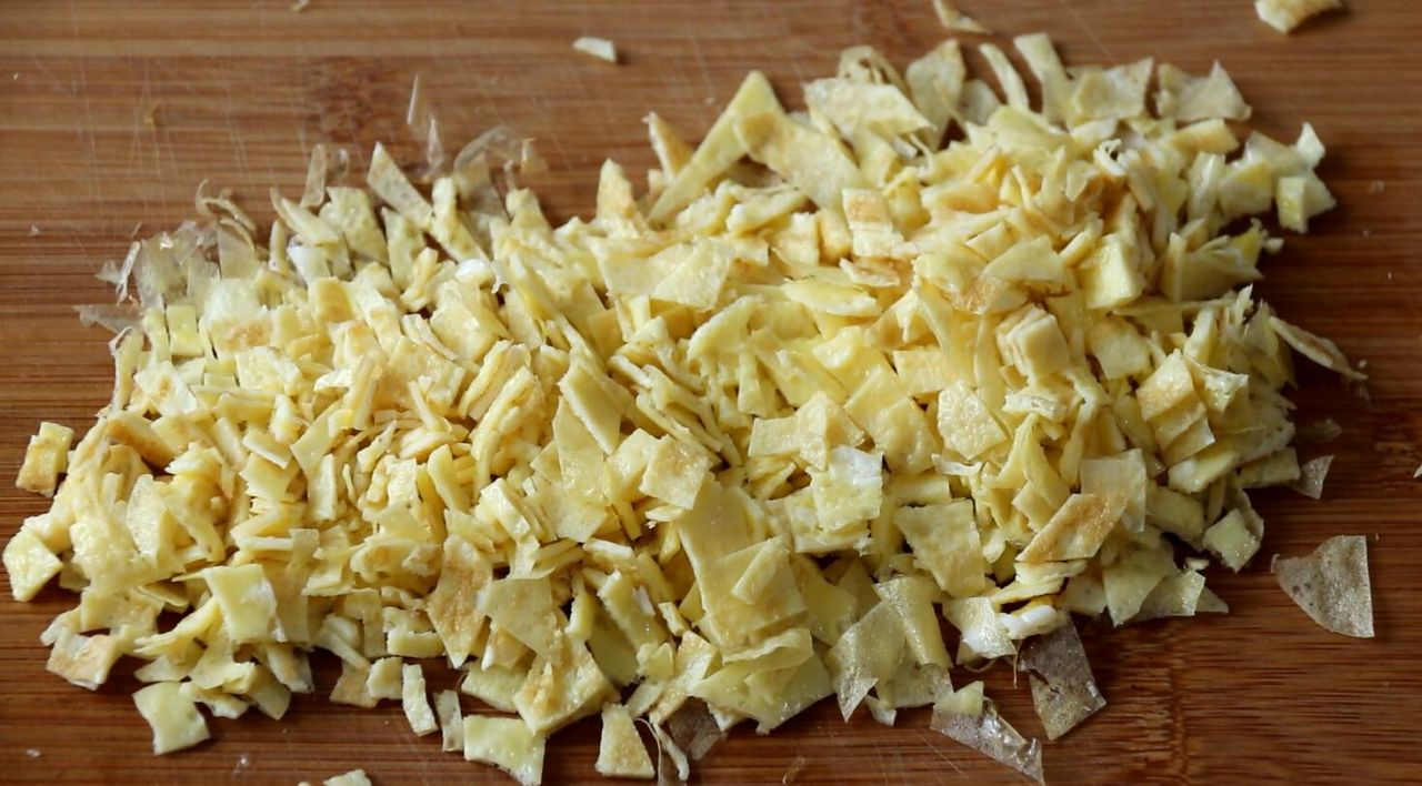 松软韭菜鸡蛋饼的做法,特色韭菜鸡蛋饼的做法