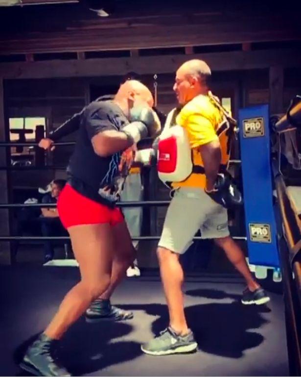 铁血纳干诺vs泰森富里李景亮,泰森mma能打过李景亮吗