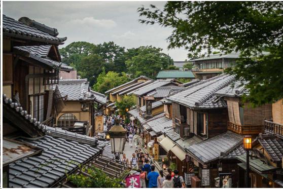 来到日本不能错过章鱼小丸子,去京都不可错过的和服体验