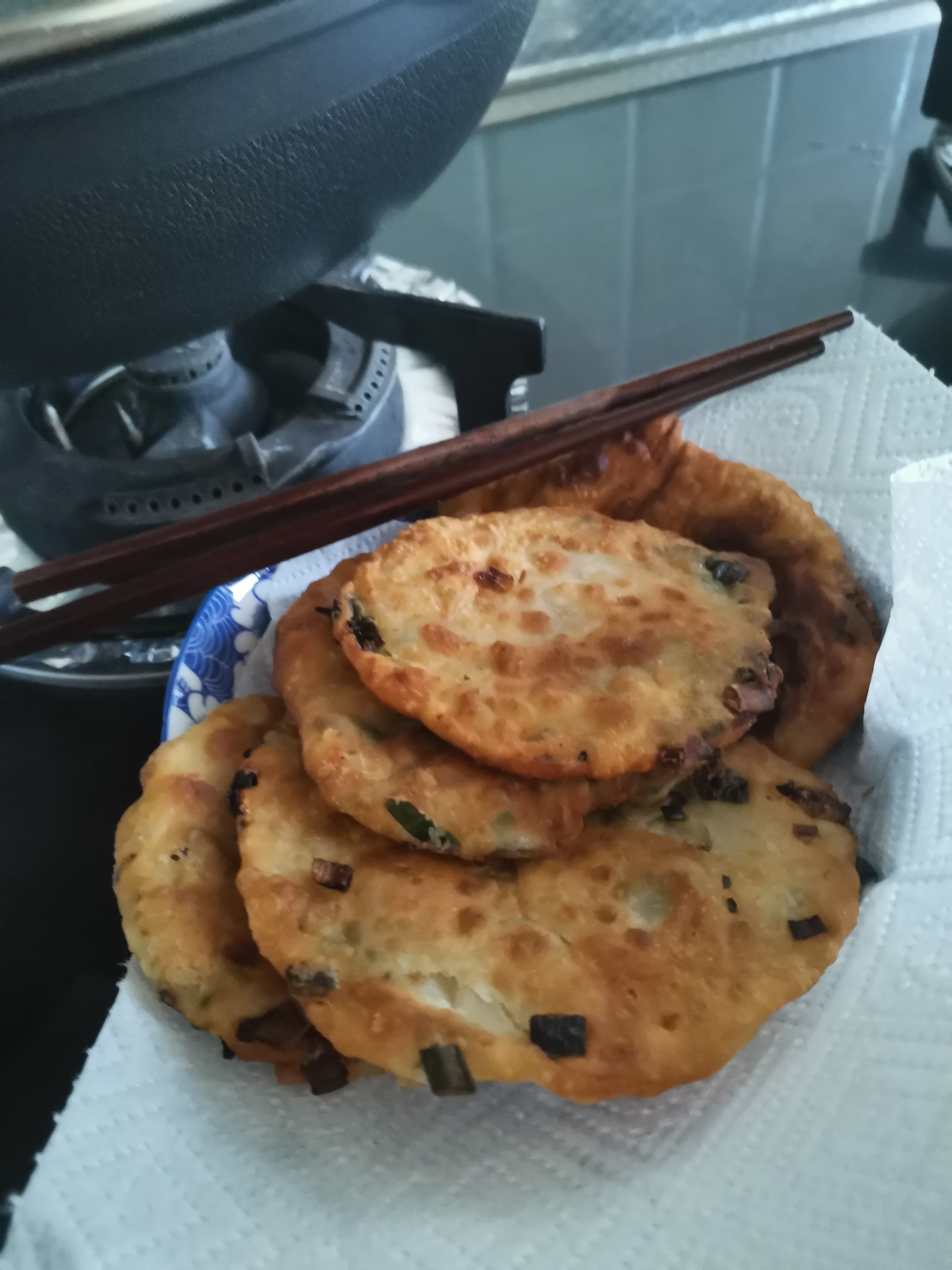 惊现手残*党**！一个葱油饼引发奶爸的心态崩盘