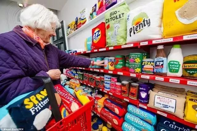 一个95后美女开了一家超市,85后美女开了一家超市