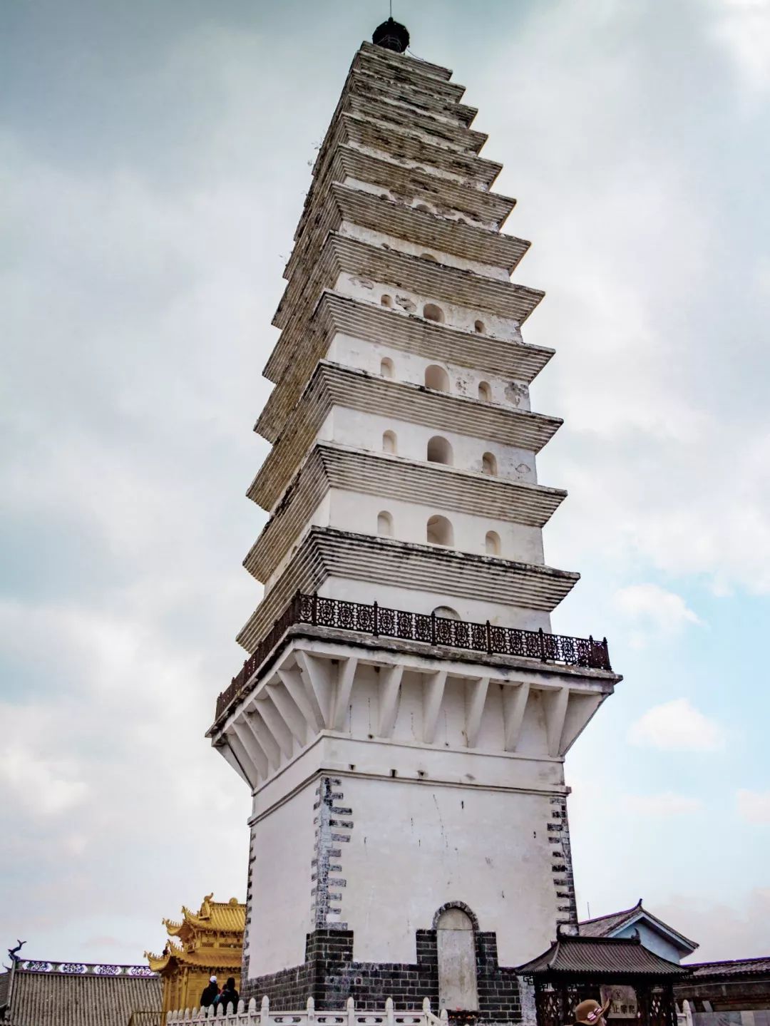 大理鸡足山奇观,从山角看大理鸡足山的传说