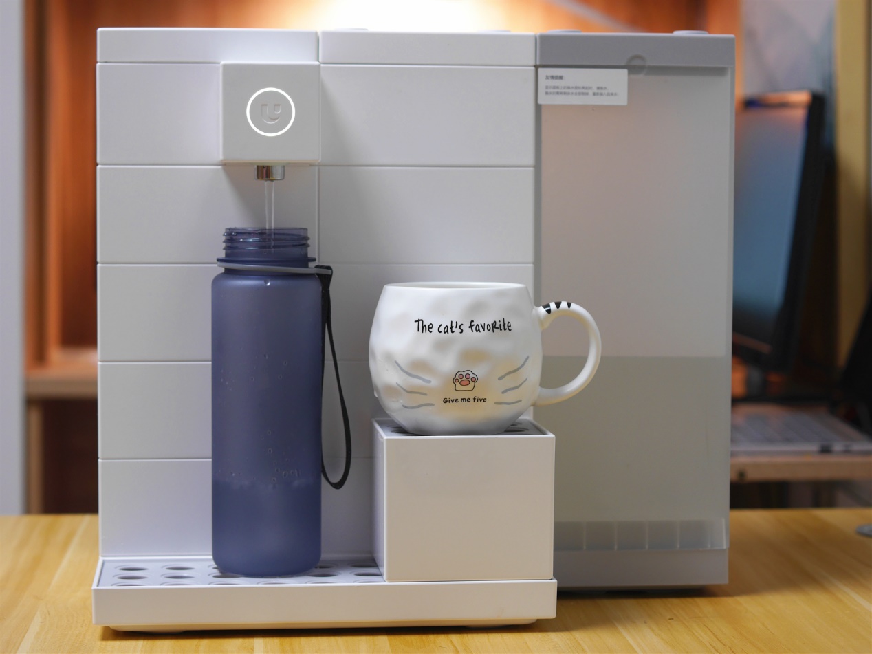 把纯水机从厨房搬到桌面上,小米优点酷吧让孩子喝上有温度的纯水