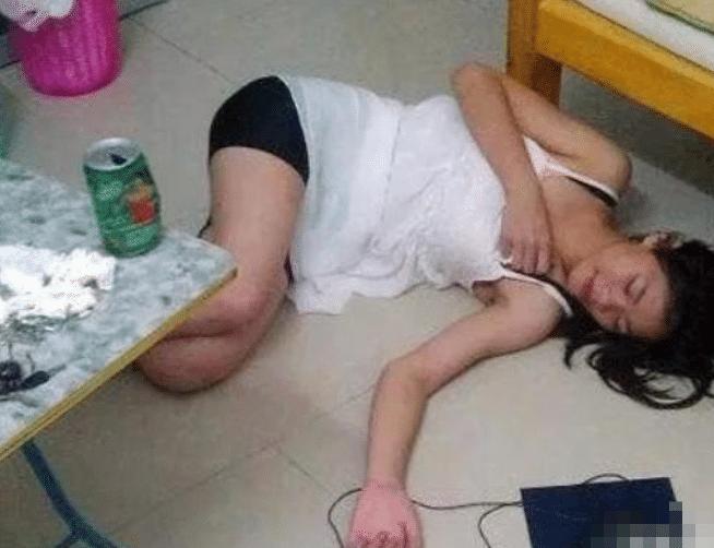 “女同事喊我去她家喝酒，才喝一瓶就直接晕倒？”哈哈兄弟展示吧