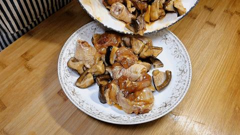 鸡腿香菇土豆粉条的做法大全家常,鸡腿配香菇超级好吃