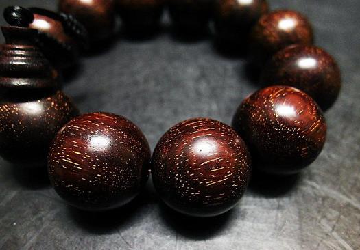 真正的小叶紫檀会掉色吗,正宗小叶紫檀会掉色吗