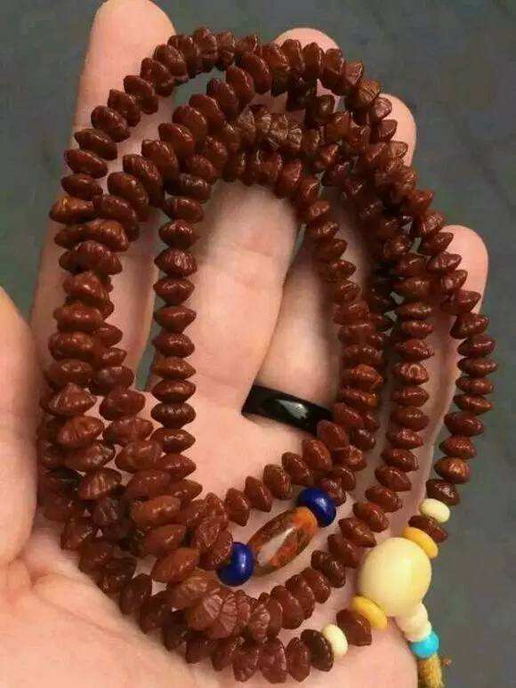 金叶莲花菩提是天然的吗,金叶莲花值得盘玩吗