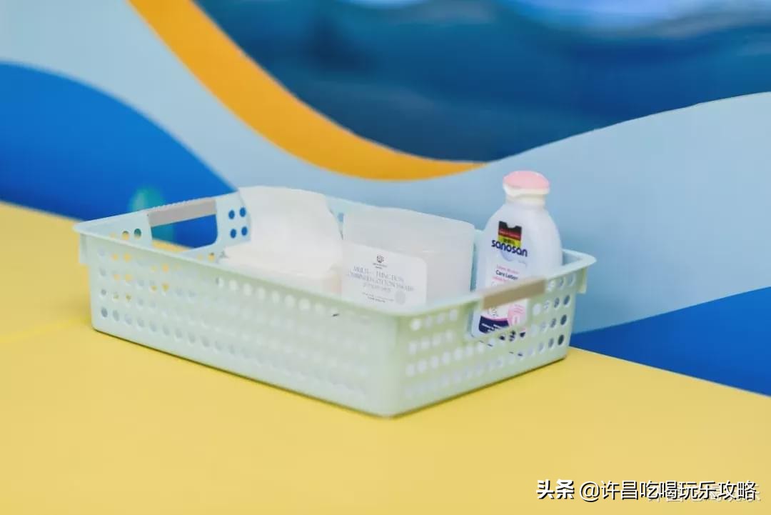 高尔夫球场、外教老师、恒温游泳池，这是什么神仙幼儿园？