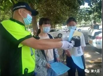 交管站开展一盔一带安全宣传行动,一盔一带交通安全宣传简报