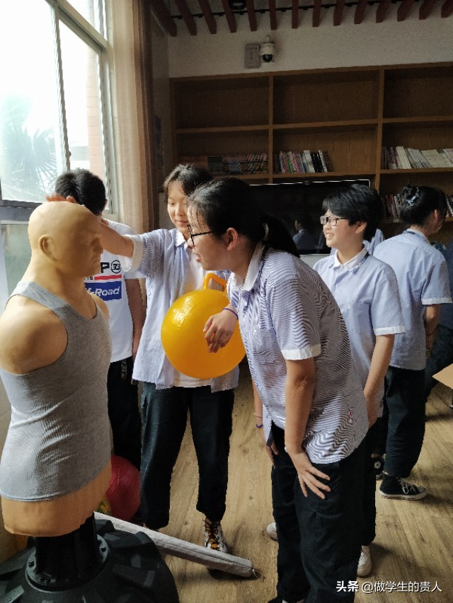 怎么对学生心理危机进行评估呢,如何对学生进行心理危机干预