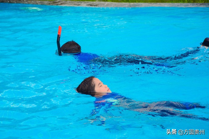 这个夏日，看这个美女如何在浙江乌村的第一百种玩法