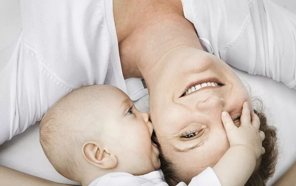 爱的独特表达,表达对宝宝的爱动作