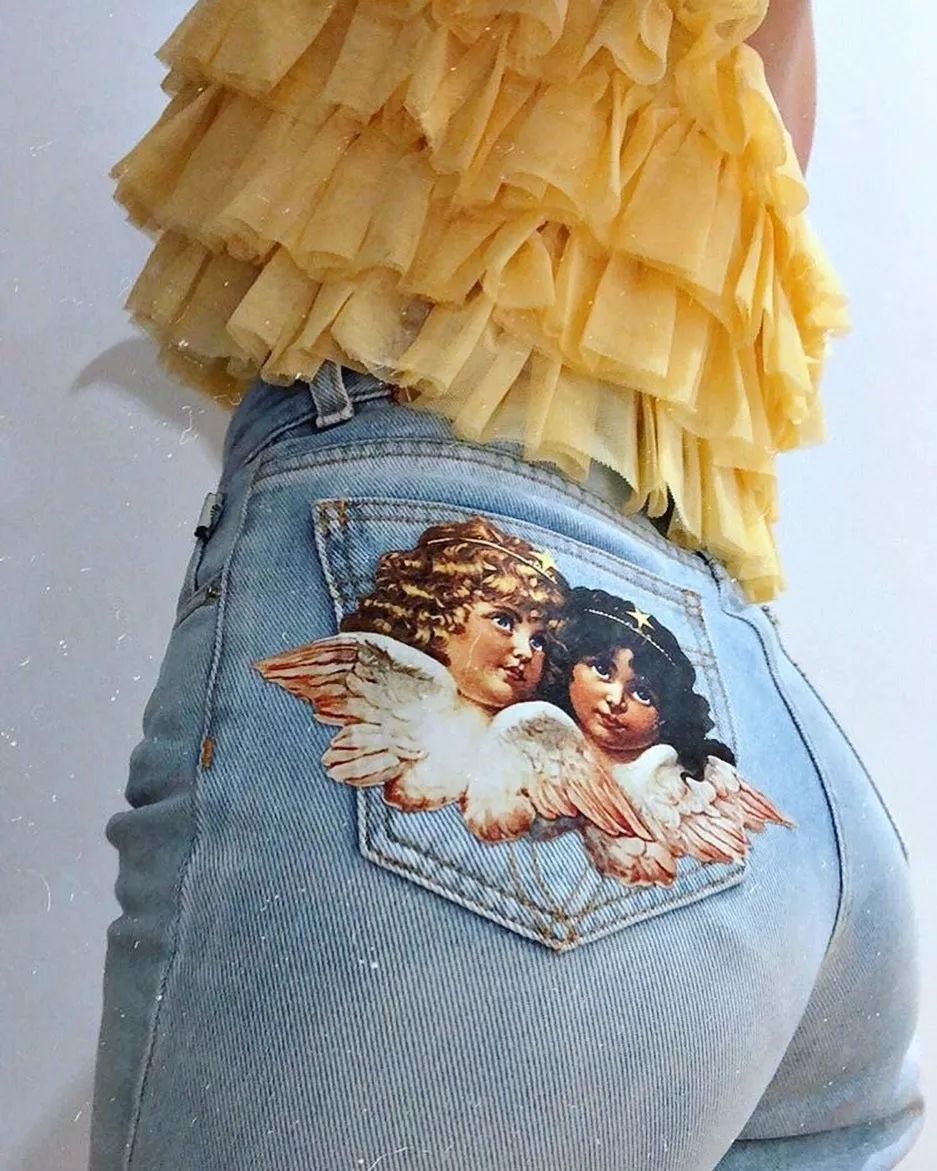 人间芭比lisa白色衣服跳舞,人间芭比lisa穿蓝衣服跳舞