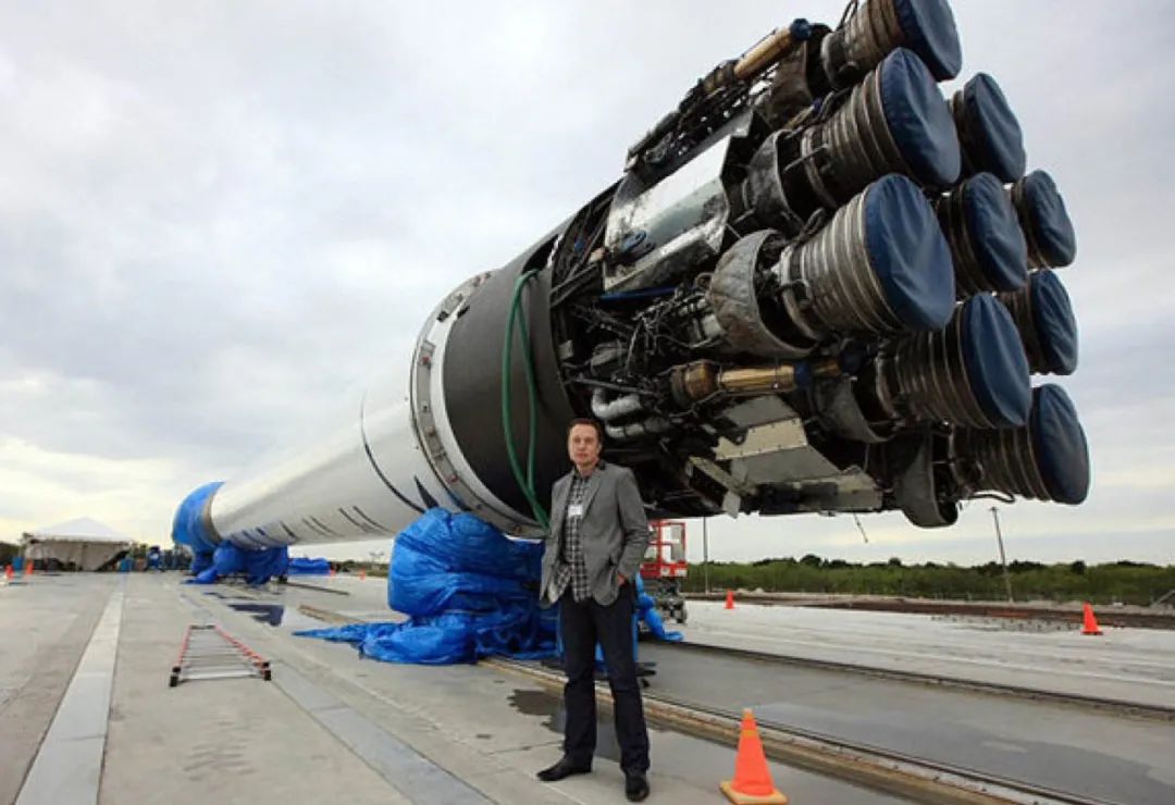 埃隆马斯克十年磨一剑,埃隆马斯克天才在上疯子在下