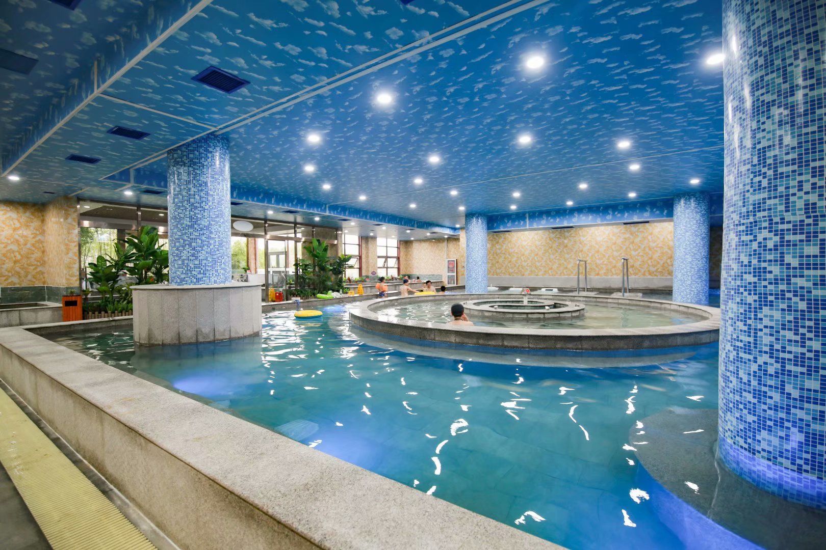 北京蓝调庄园滑雪场,这个冬天来滑雪吧