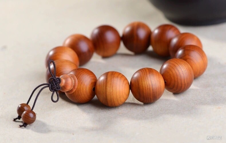 沉香好还是崖柏好,沉香檀香崖柏排名