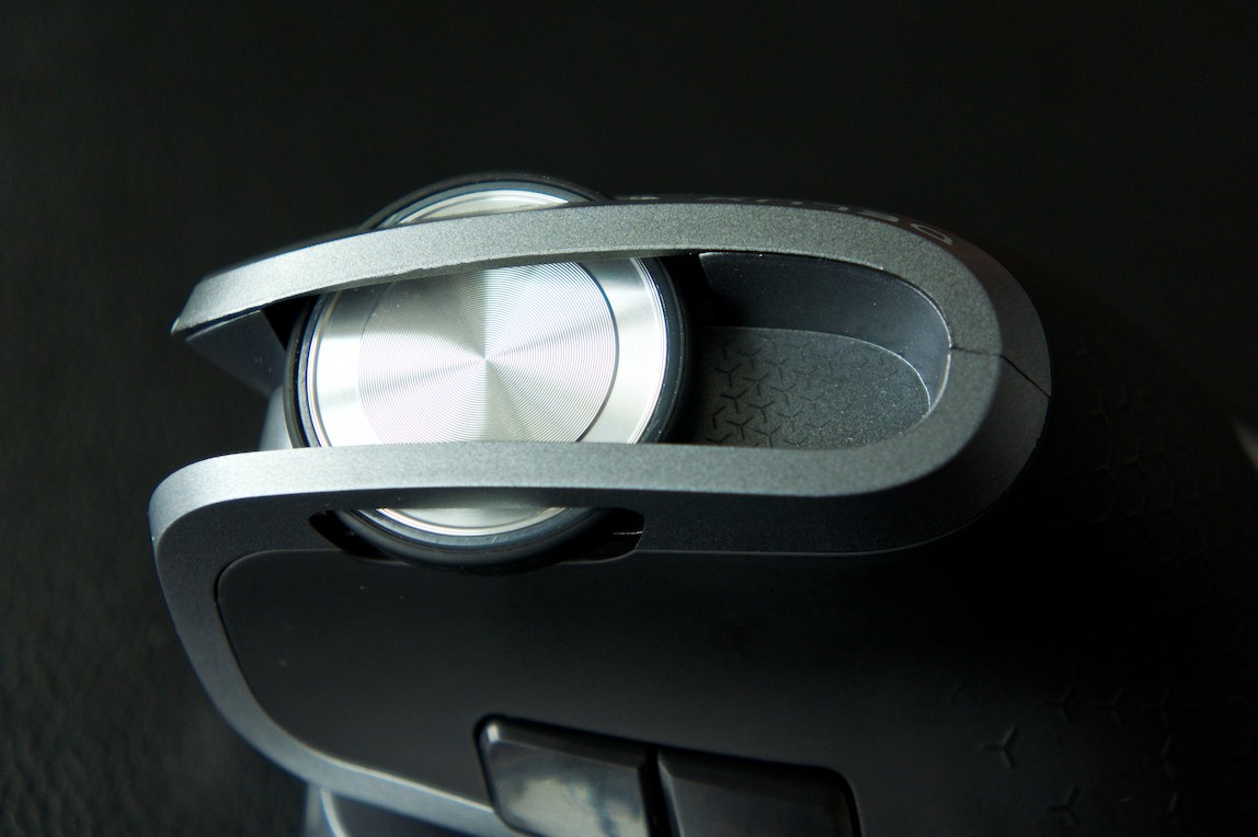 远离鼠标手，不妨试试用垂直鼠标吧！