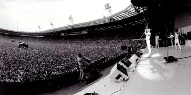 他们征服了这被世人铭记的传奇音乐圣殿，再次创造K-pop新历史